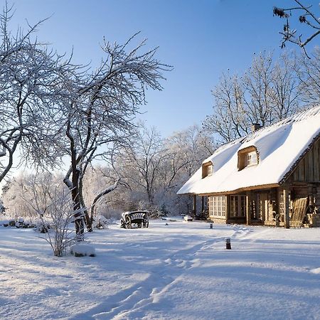 Paedaste Manor Екстериор снимка