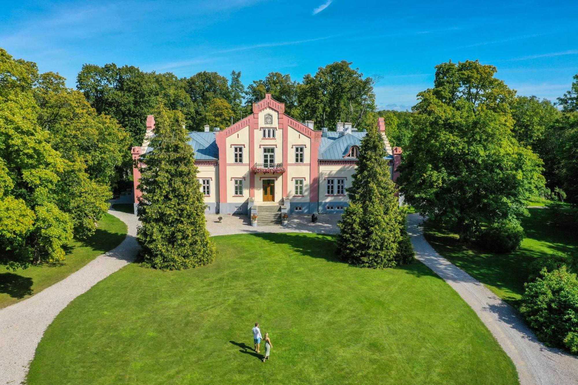 Paedaste Manor Екстериор снимка