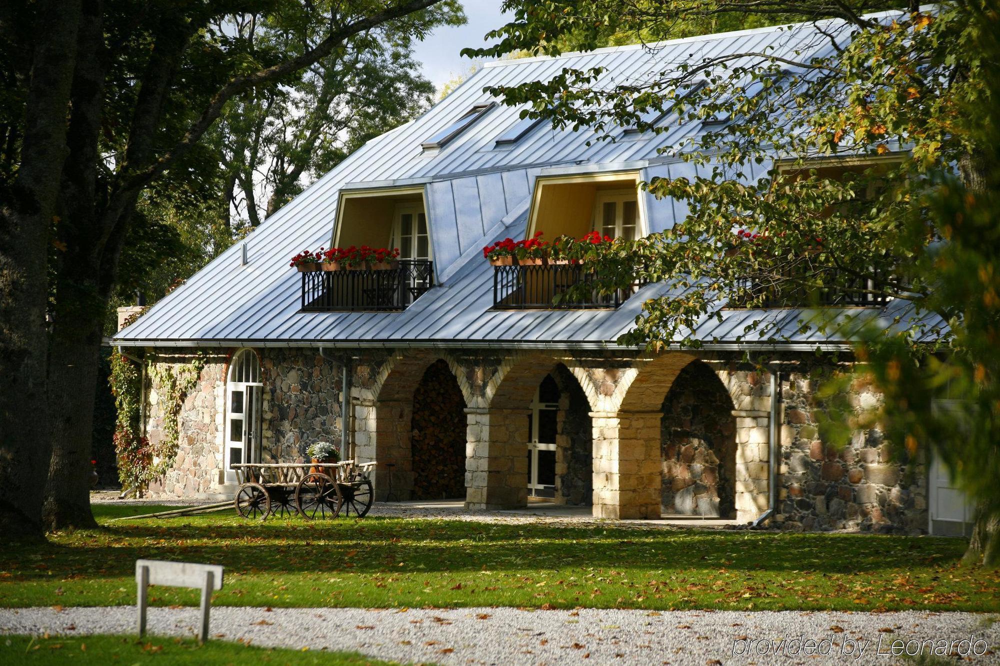 Paedaste Manor Екстериор снимка