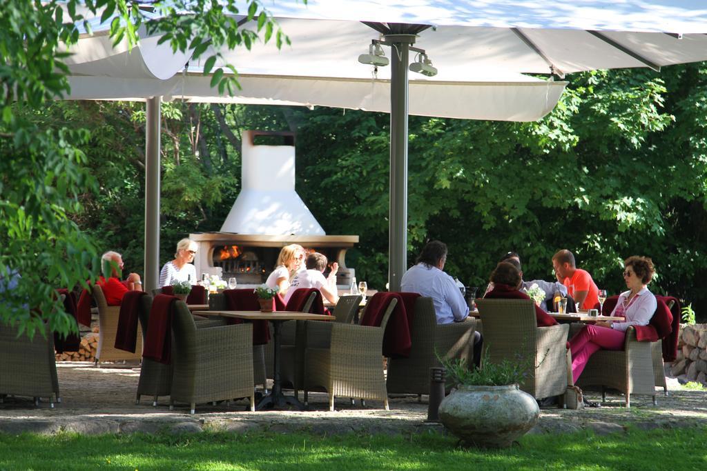Paedaste Manor Екстериор снимка