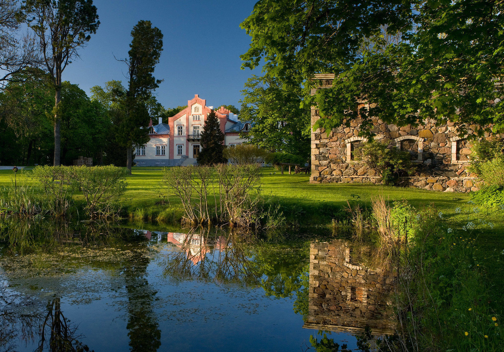 Paedaste Manor Екстериор снимка