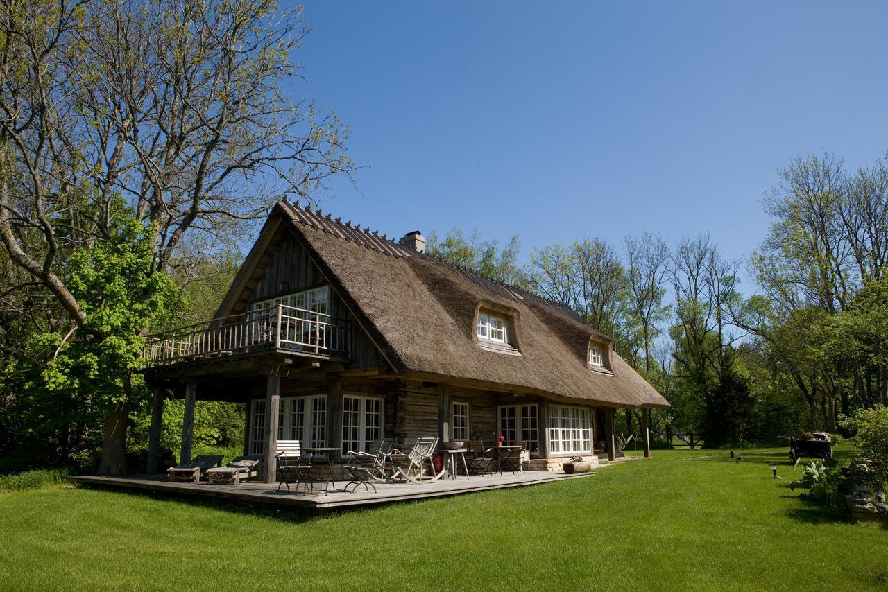 Paedaste Manor Екстериор снимка