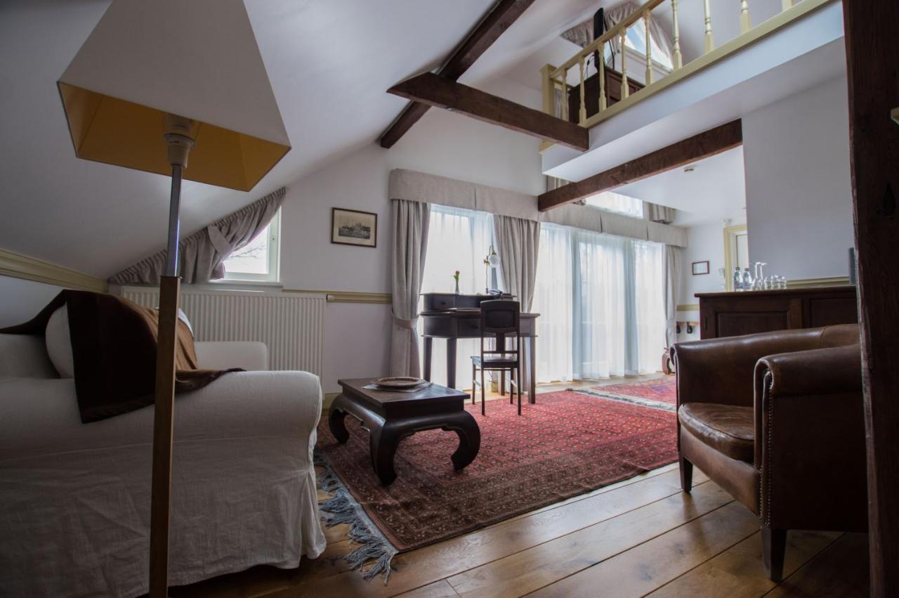 Paedaste Manor Екстериор снимка