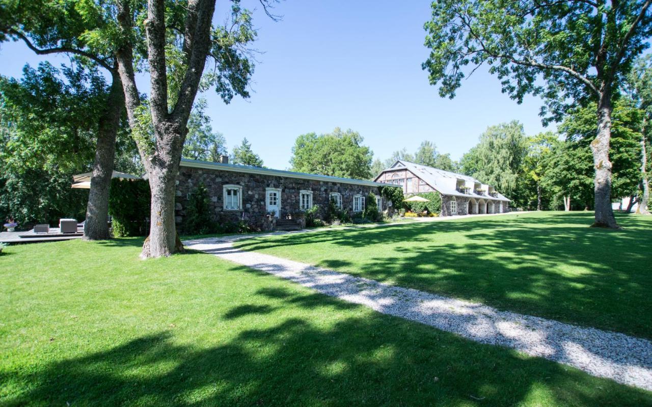 Paedaste Manor Екстериор снимка